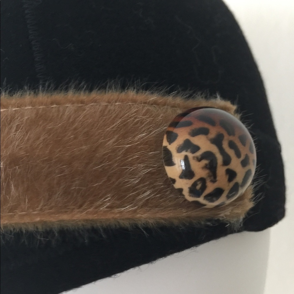 VTG John Callanan black wool hat w/brown faux fur & animal print button trim - Picture 4 of 10